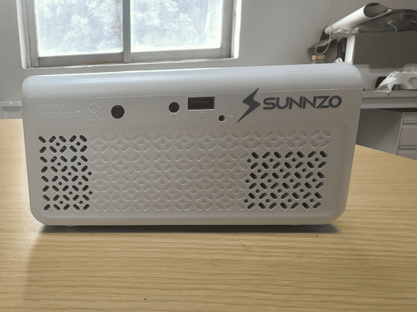SUNNZO Self-acting focussing projectors